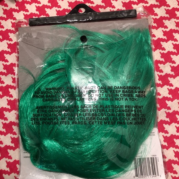 Green Bob Wig - Picture 3 of 3